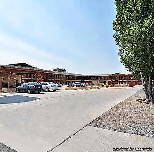 Hotel Magnuson Adobe